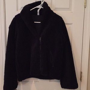 Alo yoga short black fuzzy jacket Sz. medium